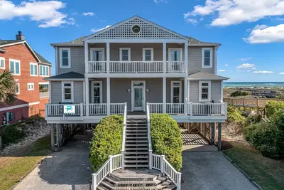 Image de \"Clippers Ocean Spray\" - Oceanfront Home w/ Private Pool, 6 Bedrooms / 6 Bathrooms, Updated 2022