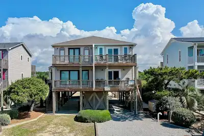 Image de \"Blissful Escape\" - Pet Friendly, 3 Bedroom, 2 Bath Duplex