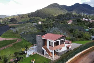 Image de Country house surrounded by nature