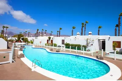 Image de Maison de vacances Puerto Chico Y avec vue sur mer, piscine, jardin, terrasse et Wi-Fi