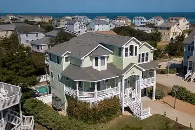 Image de 5 O'Clock Somewhere: Close to Beach, Dog-Friendly, Hot Tub & Pool