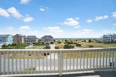 Image de Summer Savings- SemiOceanfront Dog Friendly w Pool, Hot Tub, Elevator, Game Room