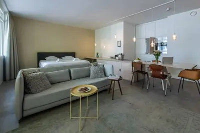 Image de Studio Apartment with Balcony