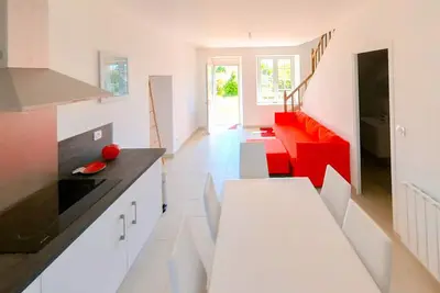Image de La plage de Sainte Barbe Ă pied. 3 chambres lumineuses, 2 sdb, jardin clos.