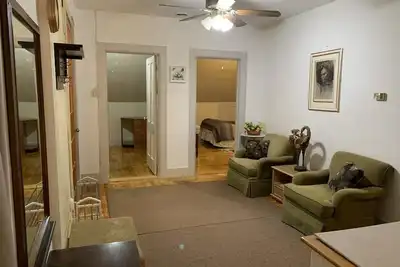 Image de 3rd Floor, walk-up private 3br victorian apartment