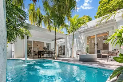 Image de Crooked Palm ~ 3 Bedroom, 3 Bathroom Luxury Home w/ Pool & Compact Parking!
