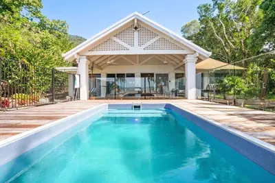 Image de Serenity by the Sea - Waterfront Oasis | Private Pool, Stunning Views & Ultimate Serenity