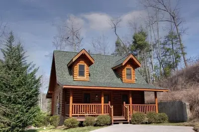 Image de Romantic Smoky Mountain Retreat with Hot Tub & Pool Table