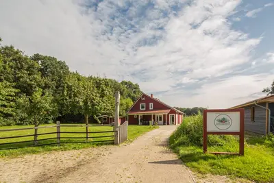 Image de Large vacation home 210 sqm with 6 bedrooms and 5 bathrooms right next to the forest!