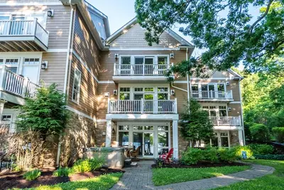 Image de Up a Creek | Lake View, Hot Tub, Great Location!