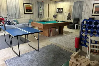 Image de Private and pet-friendly, with game room and upgraded kitchen