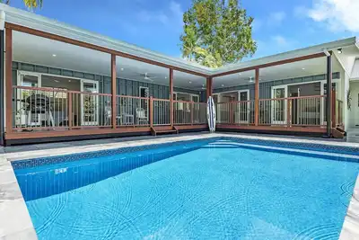 Image de 5 Cowrie Street - 4 Bedroom Luxury Beachside Queenslander Style House