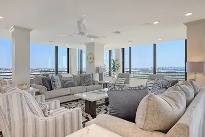 Image de Beachfront 3/2 Penthouse Lido Key Beautiful Views!