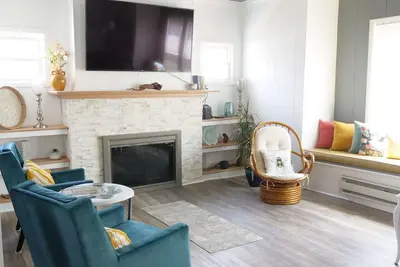 Image de Family Get Away steps from the beach!