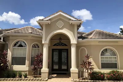 Image de Beautiful waterfront home in quiet neighborhood 10min drive to beach!