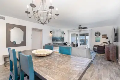 Image de Stunning views beach access pool courts onsite mgmt near dining snowbird rates.