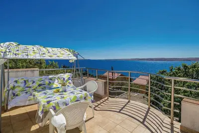 Bel appartement à Karlobag avec WiFi