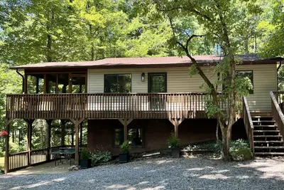 Image de Happy mtn. home, enjoy 7 acres & 2 ponds, 1\/2 mile to DuPont State Forest gate!
