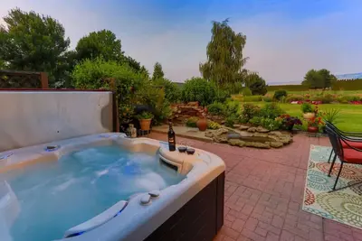 Image de Country Garden · Country Garden - A Serene & Tranquil Getaway