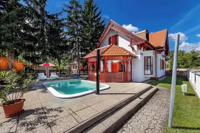 Image de Maison de vacances avec climatisation et piscine extérieure