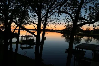 Image de Trinity Chalet, Lakefront Downstairs Home w\/, Covered Patio! Sleeps 3