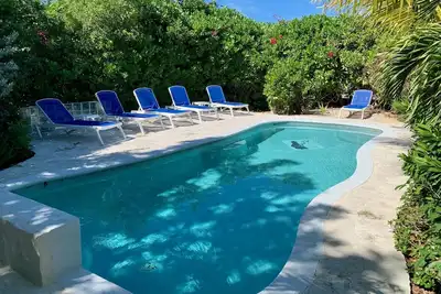 Image de Your Family Escape: Relaxing Villa with 2 Bedrooms &Baths, Parking & shared Pool