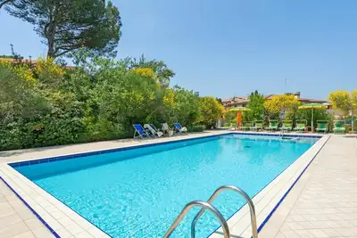 Image de Maison de vacances avec Wifi, climatisation, bain à remous, piscine privée, Tv, terrasse