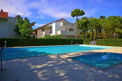 Image de Appartement de vacances avec air conditionné, balcon et piscine à Lignano