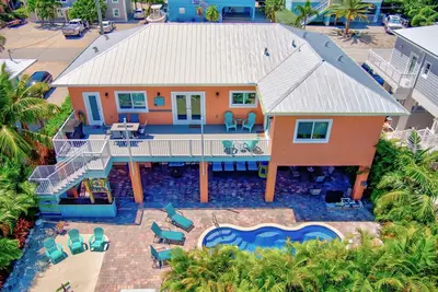 Image de P59 - 4 bed, 4 bath home with dockage and private pool