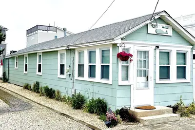 Image de Bay2Beach-Single Family Home \nBeautiful Sunsets on the Bay-Block to the Beach