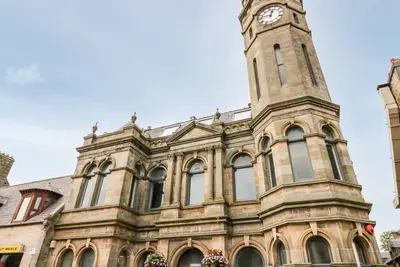 Image de Council Chambers At The Institute Executive Apartments in Keith