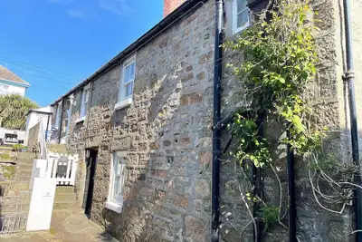 The Little Net Loft, pet friendly, with open fire in Mousehole