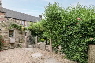 The Mouse House, romantic, with open fire in Winster