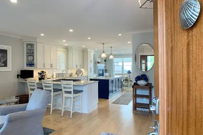 Luxury Sea Lodge with Ocean Views - Walk to Easton's Beach