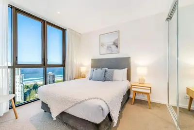 Modern 2br Broadbeach - Ocean & Hinterland Views