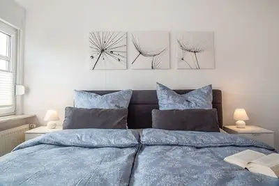 Image de Pure coziness: The friendly upper floor apartment (with separate entrance) was renovated in 2021.