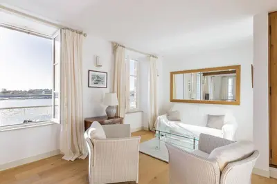 Image de Maison de Ville Rénovée avec Terrasse, Internet et Vue Mer