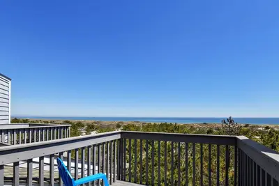 Image de Activities included up to $300 Free Per Week! ! Ocean Front, Free Daily Activities! 4 bedroom, 2. 5 multi-level bath townhouse situated behind the dunes approximately 300 feet from the beach.