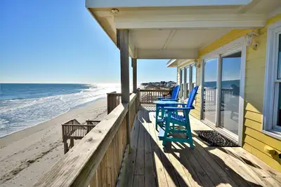 Image de \"The Beach House\" - Oceanfront Home in Surf City, Nc