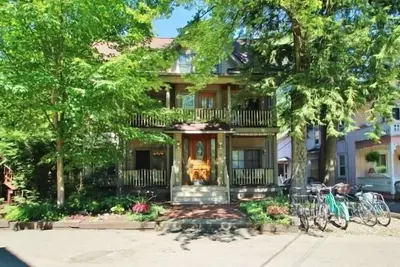 Image de 12 Morris 4 - Come and enjoy this recently remodeled 1st floor condo