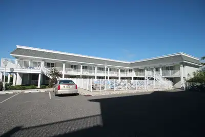 Image de Broadway Beach Condo