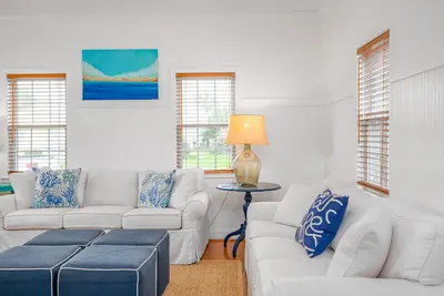 Image de Contemporary Beach Home Near Back River for the Whole Crew by Tybee Cottages