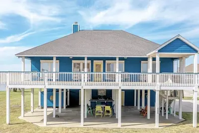 Image de Casa De' Patron - Great view, gated area, tons of deck furniture and bar!