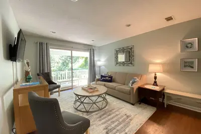 Image de Newly Updated Condo! Walkable to Pier Village District. Most amenities on island