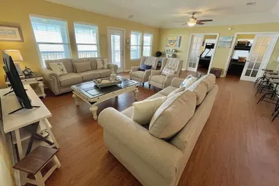 Image de Sun Ray's - 5 Bedroom, fenced yard, close to beach!