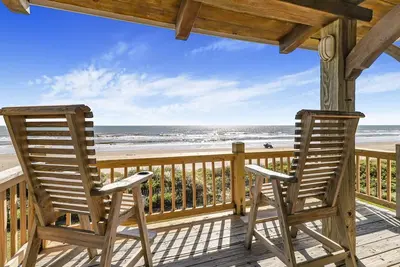 Image de Cool Breeze - 2 Bedroom, 2 Bath, Sleeps 10 - Beach front!