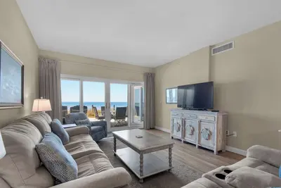 Image de Sandy Key 116:  2 Br/2 Ba Beachfront in Perdido Key, Fl On-Site Rental Office Sleeps 6