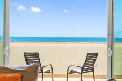 Image de 3525o - Big Blue Beauty: 3 Br, 5 Ba House in Oxnard, Sleeps 6