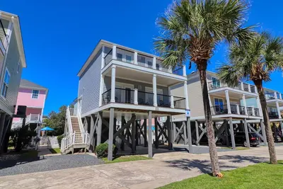 Image de 3 Bedroom, Two 1/2 Bath, Dog-friendly House with Community Pool