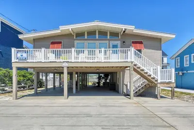 Image de Ir House - Five Bedroom, Four & 1/2 Bath Channel/Inlet-Front House